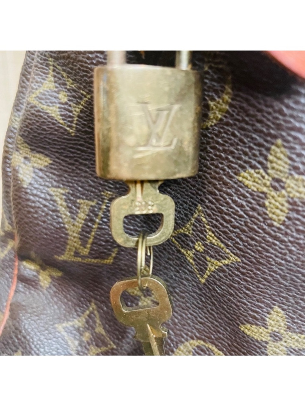 Louis Vuitton Brown Monogram Canvas Speedy  25 Bag with Tan Leather Trim - Picture 5 of 16